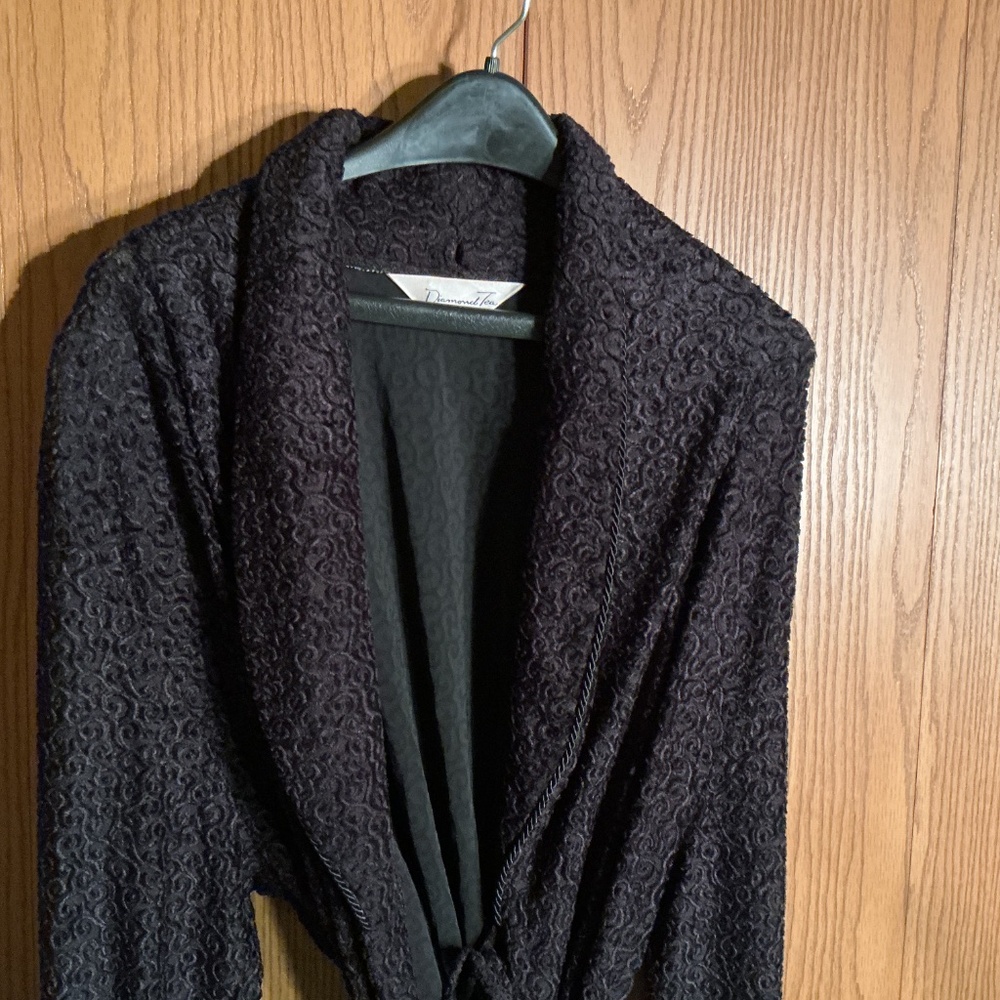 Beautiful Black Diamond Tea Robe - Picture 2 of 7